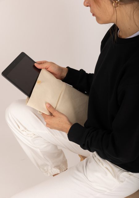 ThinkWhite cepli tablet çantası ve kitap kılıfı.